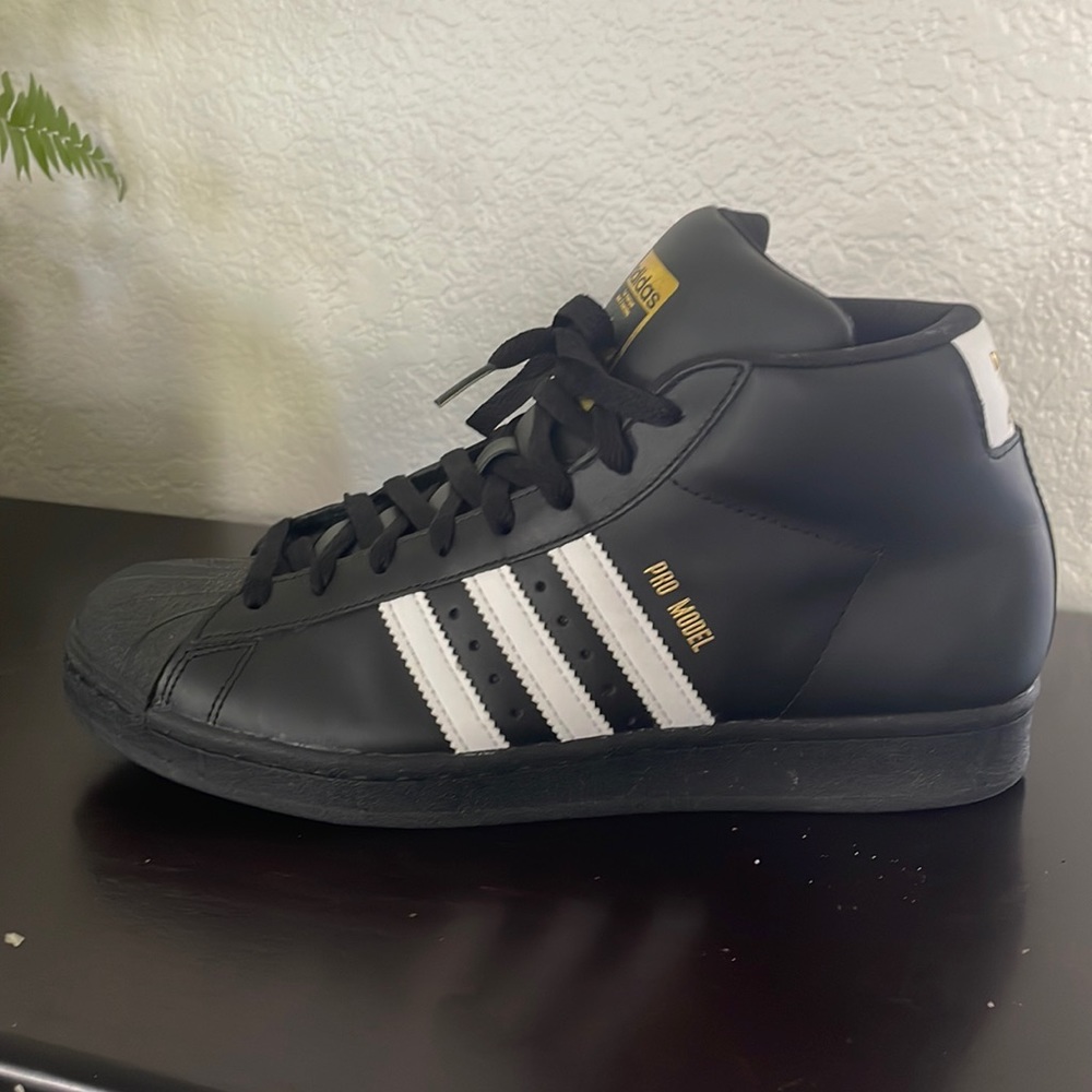 Men’s Adidas Pro Model Size 9